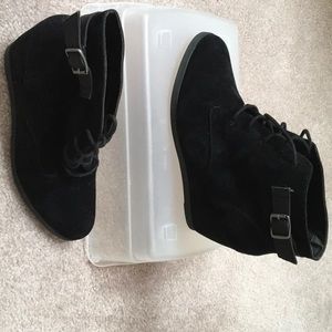 Black faux suede ankle boots ( like new)